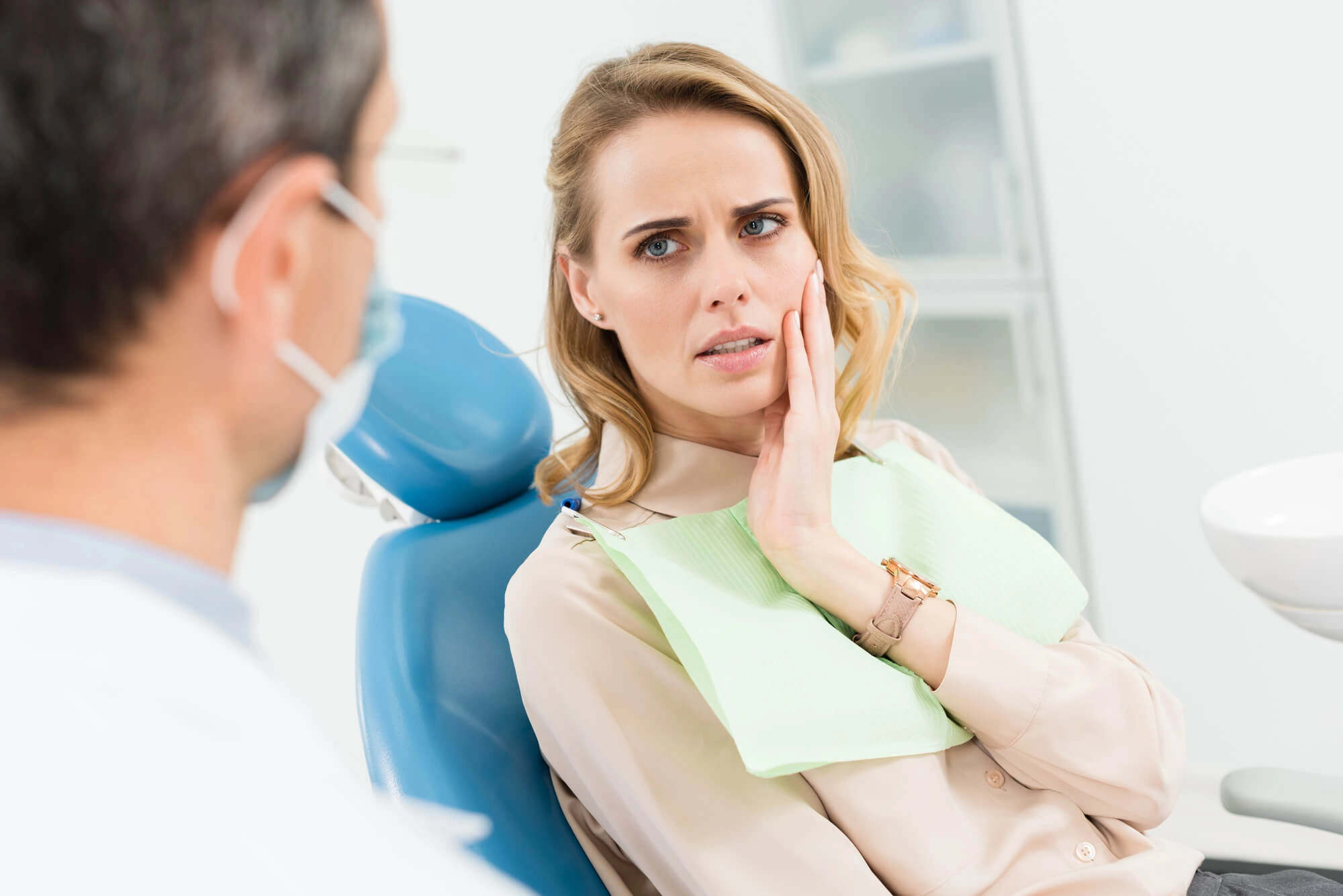 talking-to-an-emergency-dentist-in-Charleston